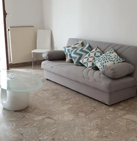 Grimaldi Guest Apartamento *